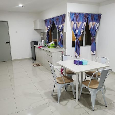 Marina Island Couple Home Stay Lumut Exterior photo