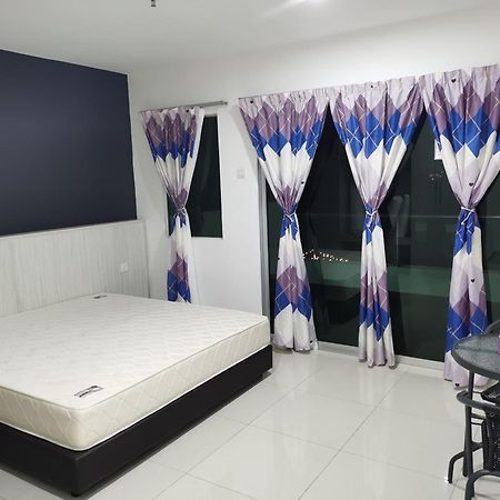 Marina Island Couple Home Stay Lumut Exterior photo